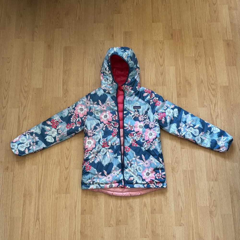 Patagonia Girls pink floral reversible hooded puffer down jacket - Picture 5 of 6